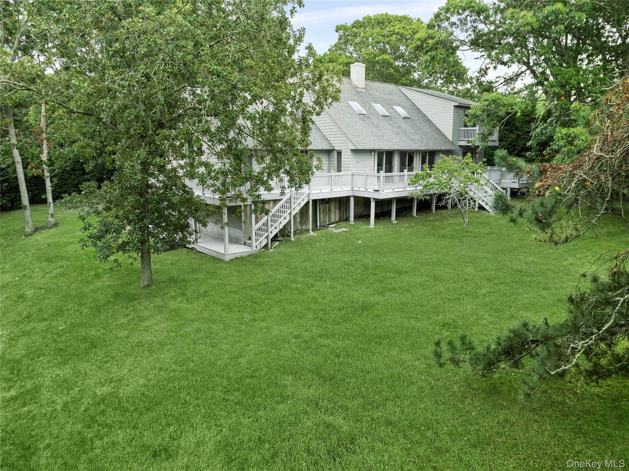422 Montauk HWY, Southampton, NY 11968