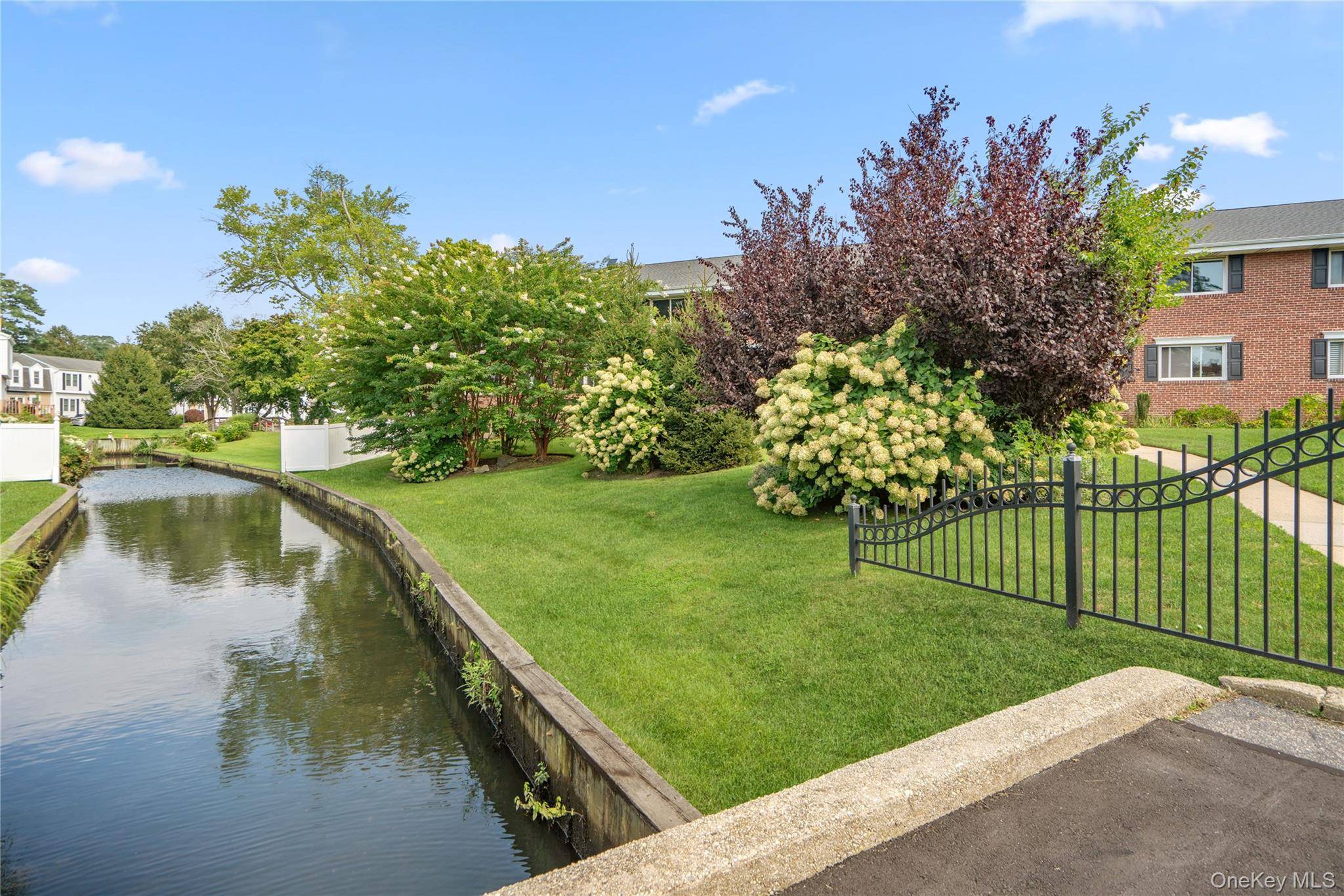 200 Merrick RD #L, Amityville, NY 11701