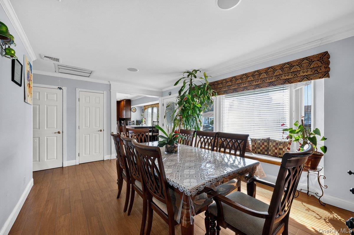 53 Burlington AVE, Deer Park, NY 11729
