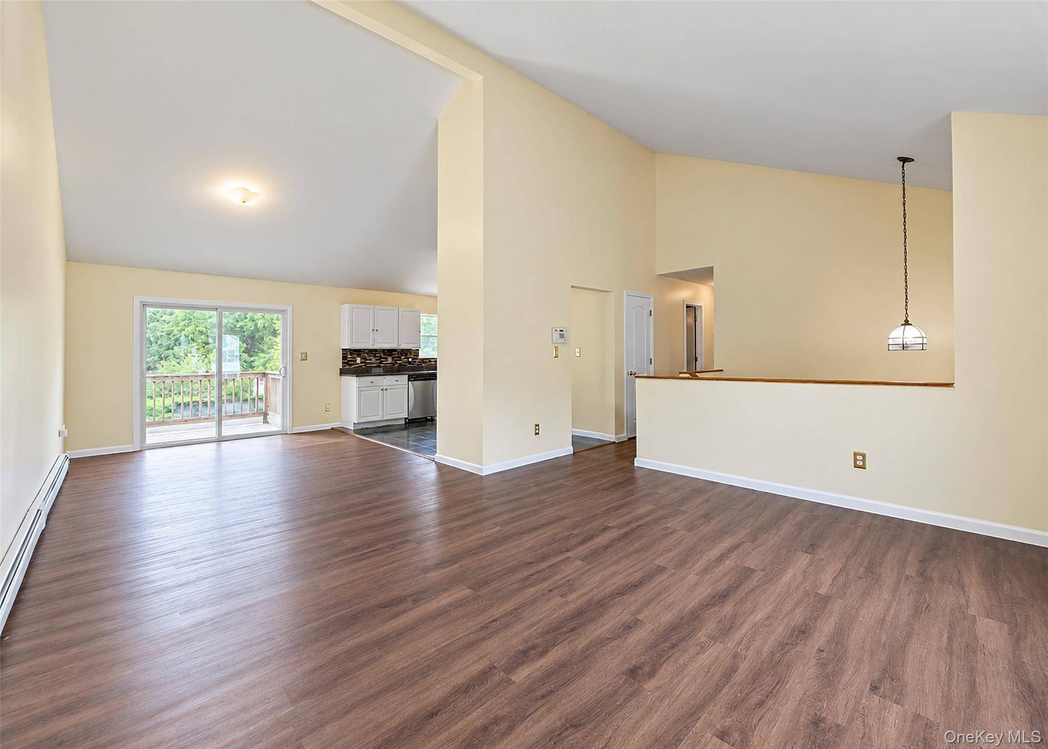 6 Gordal LN, Coram, NY 11727
