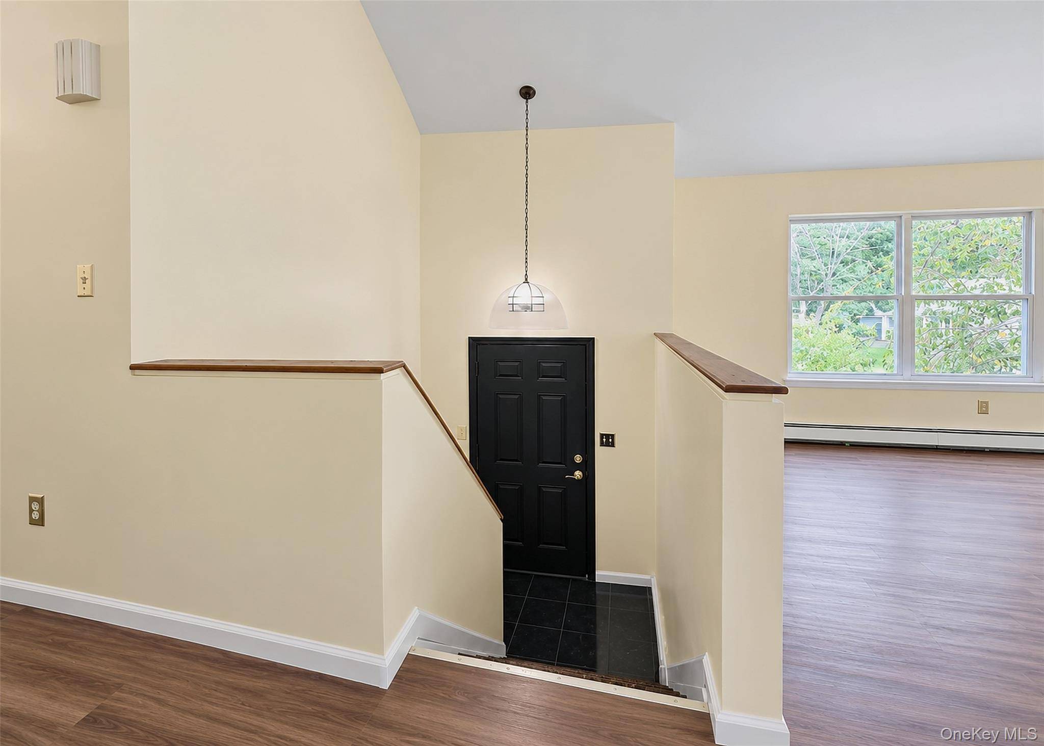 6 Gordal LN, Coram, NY 11727