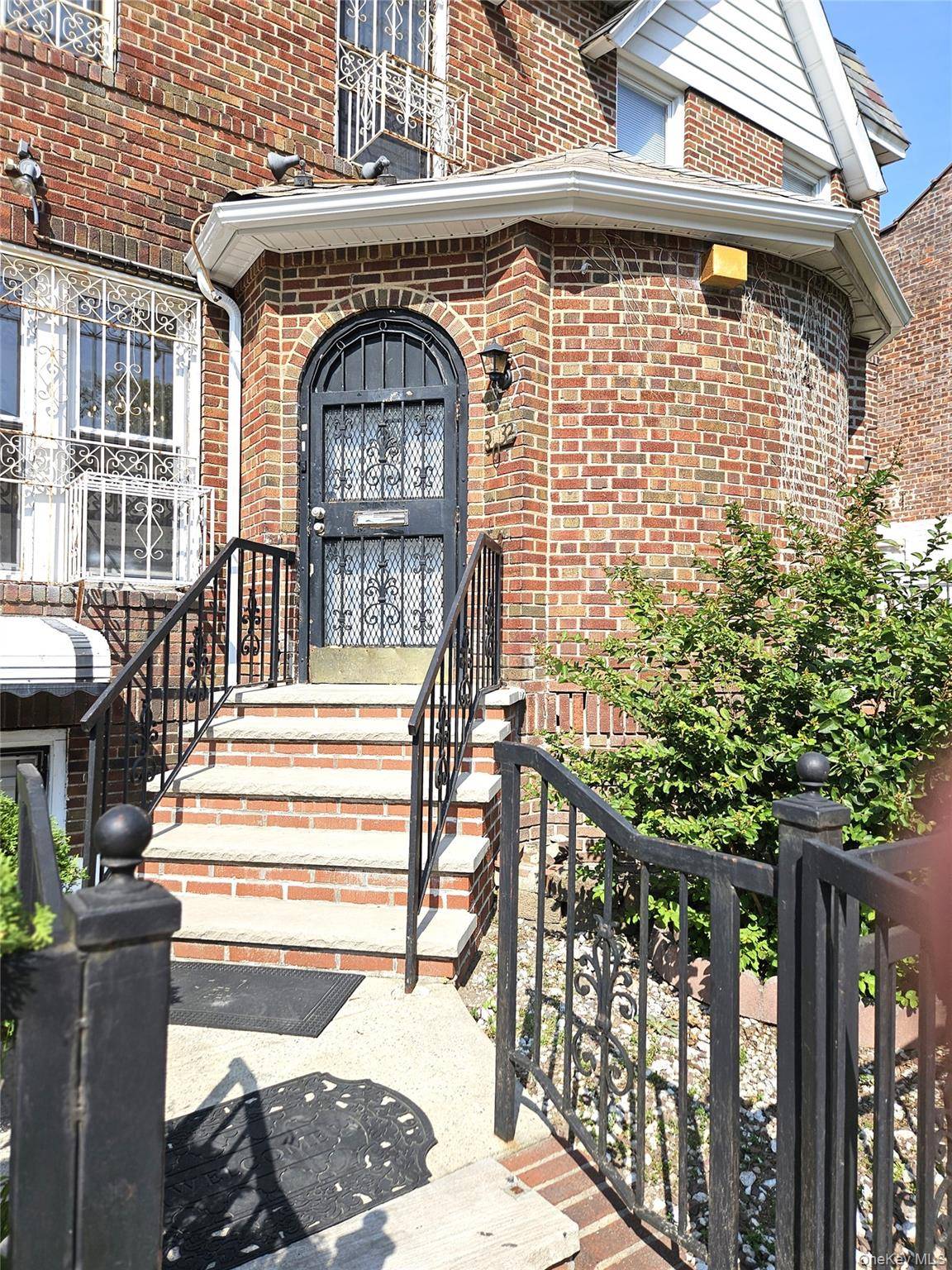 30-32 84th ST, East Elmhurst, NY 11370