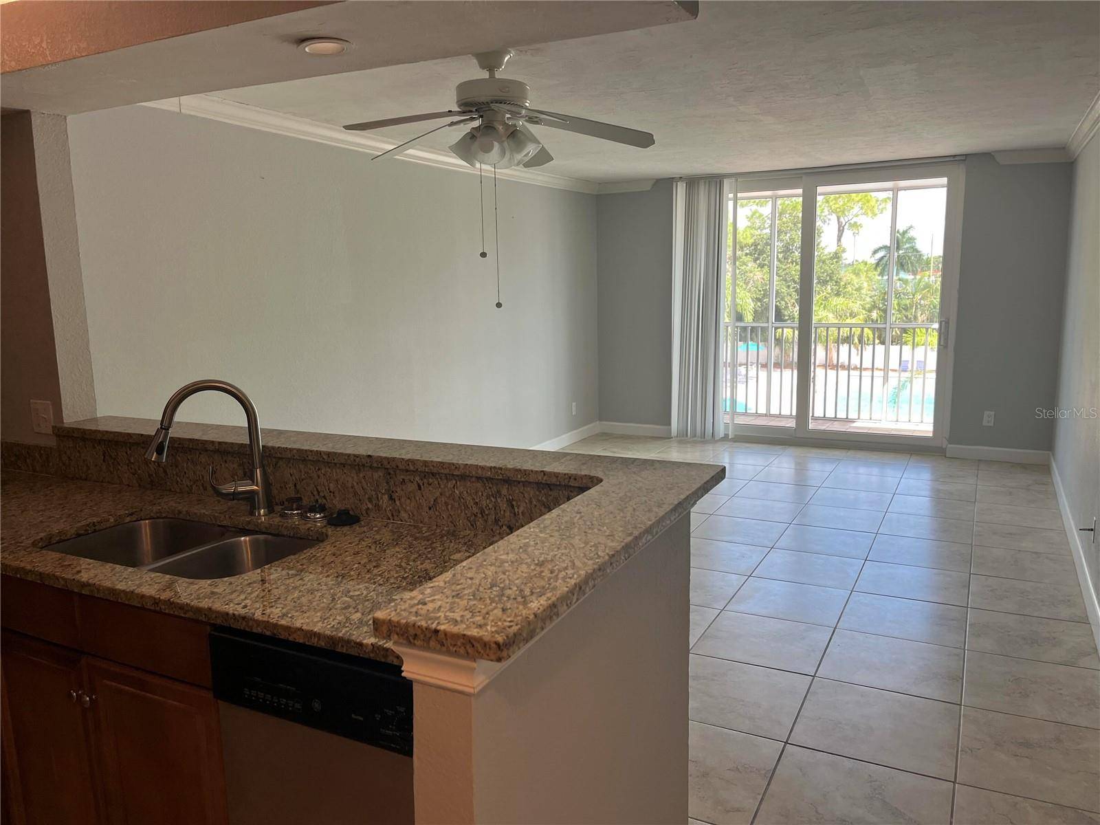 2740 COCONUT BAY LN LN #3310 (3J), Sarasota, FL 34237