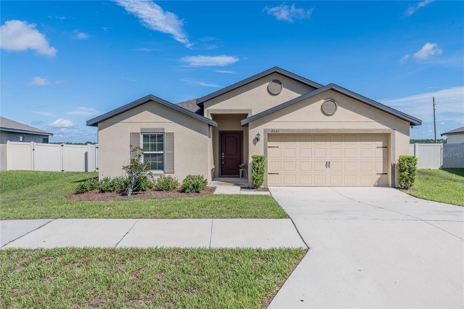 2021 AMBER SWEET CIR, Dundee, FL 33838