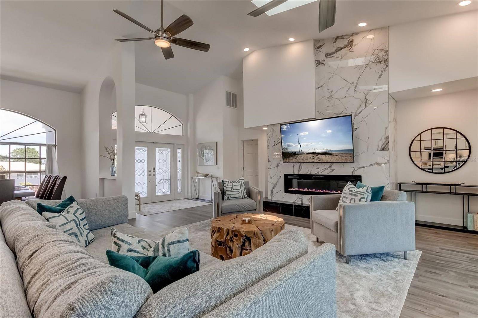 112 LEEWARD IS, Clearwater, FL 33767