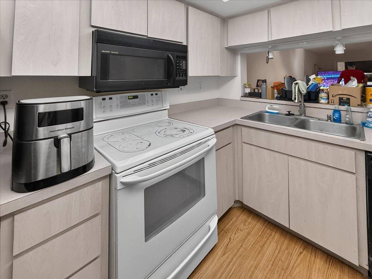 90 S HIGHLAND AVE #317, Tarpon Springs, FL 34689