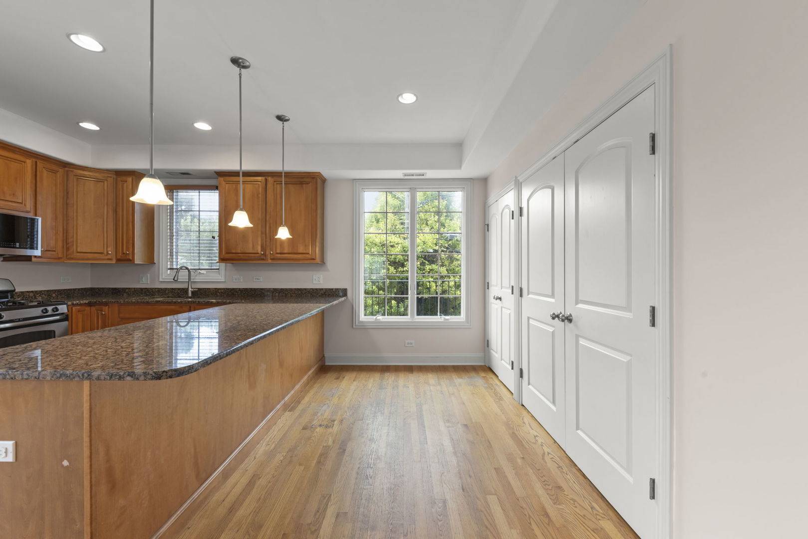 9521 Shields AVE #9521, Brookfield, IL 60513