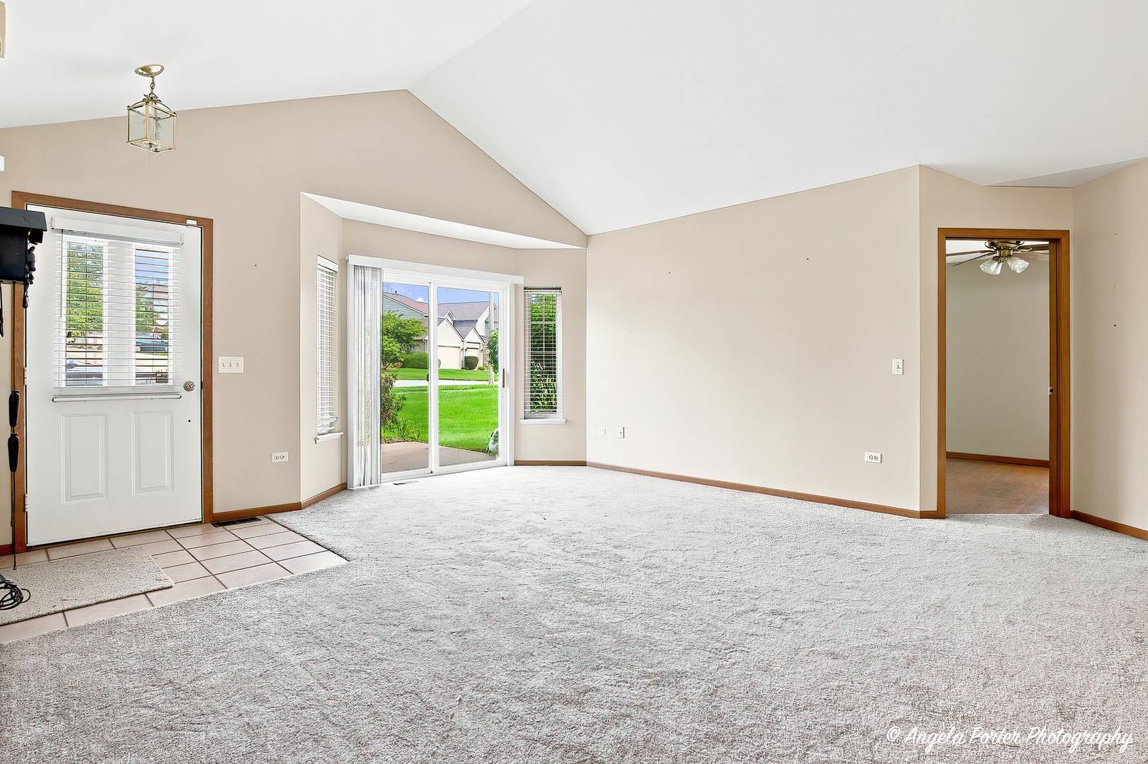 1744 Court ST #1744, Mchenry, IL 60050