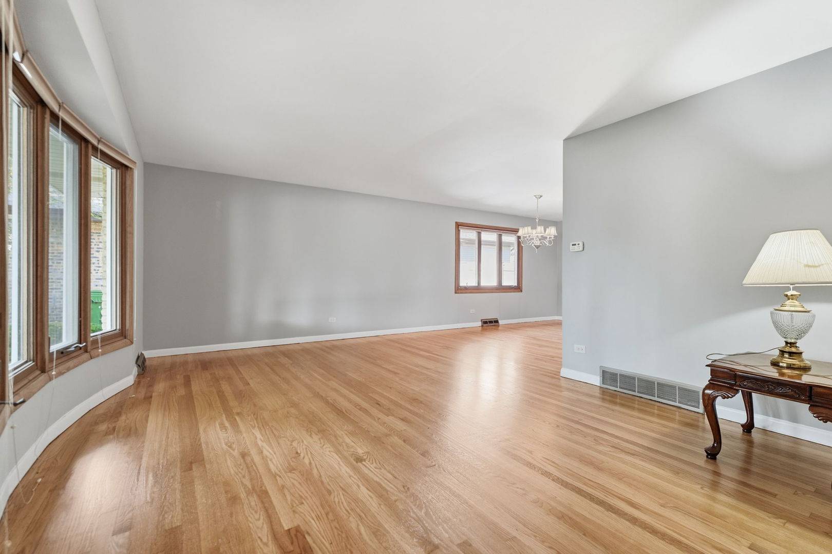 10313 S Cook AVE, Oak Lawn, IL 60453