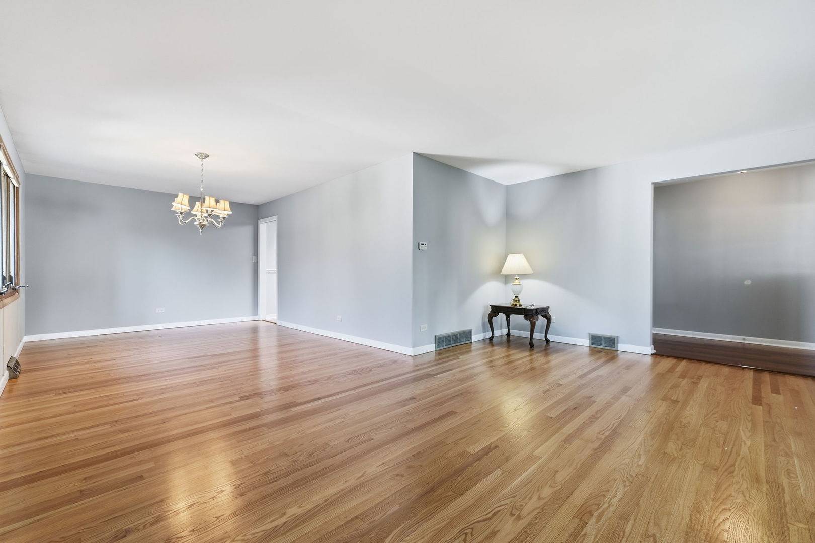 10313 S Cook AVE, Oak Lawn, IL 60453
