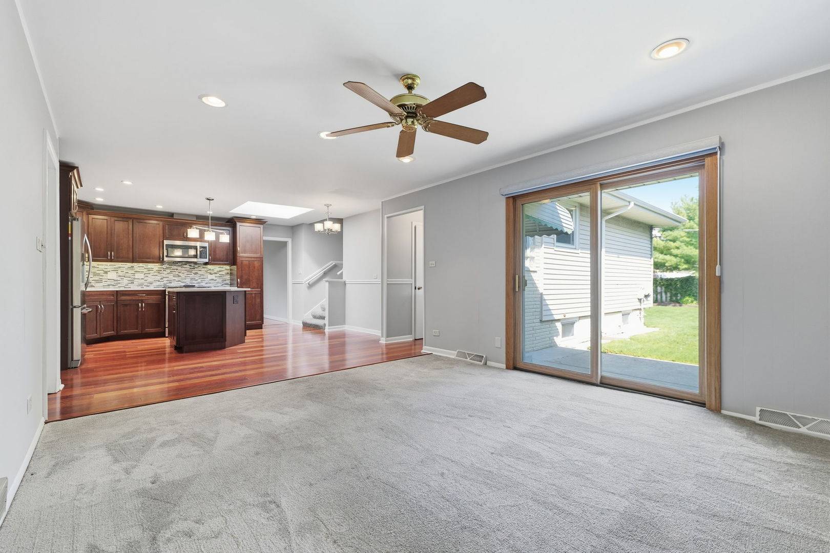 10313 S Cook AVE, Oak Lawn, IL 60453