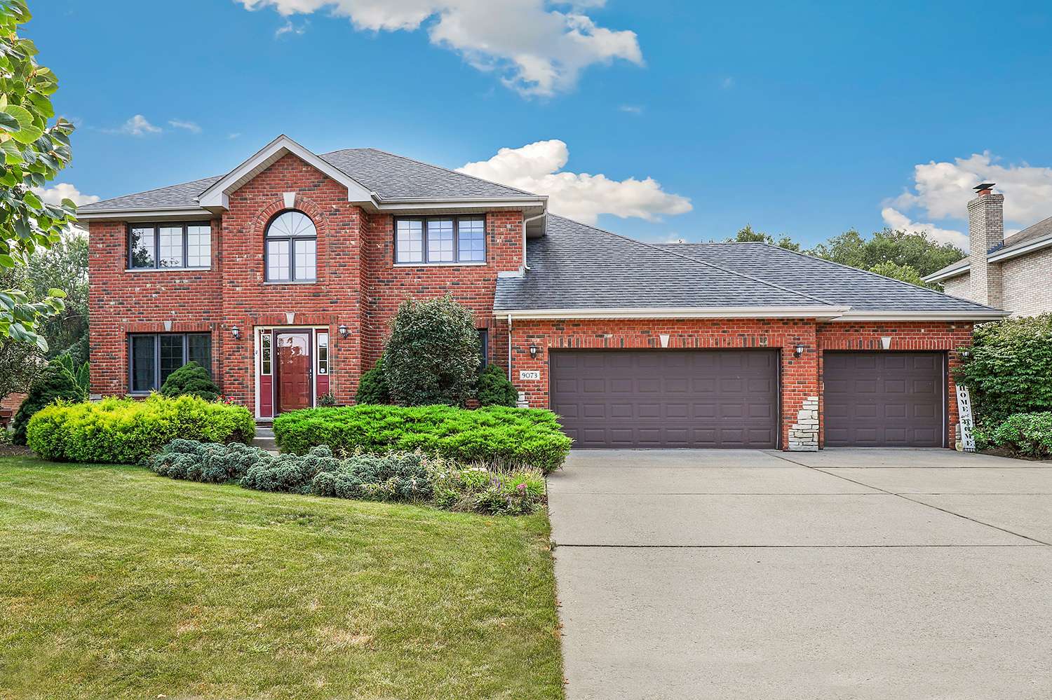 9073 Charrington DR, Frankfort, IL 60423