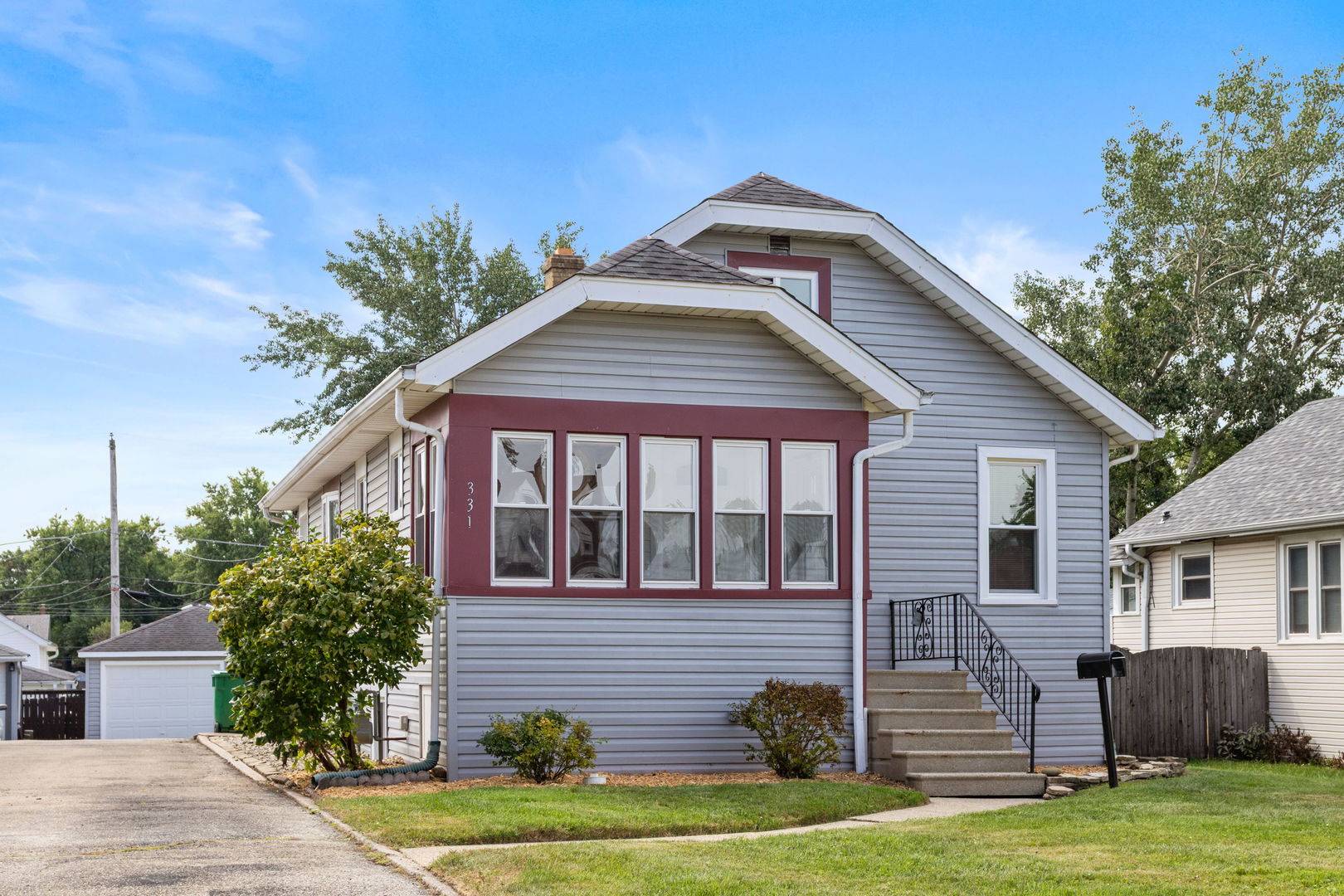 331 W Brookfield ST, Lombard, IL 60148