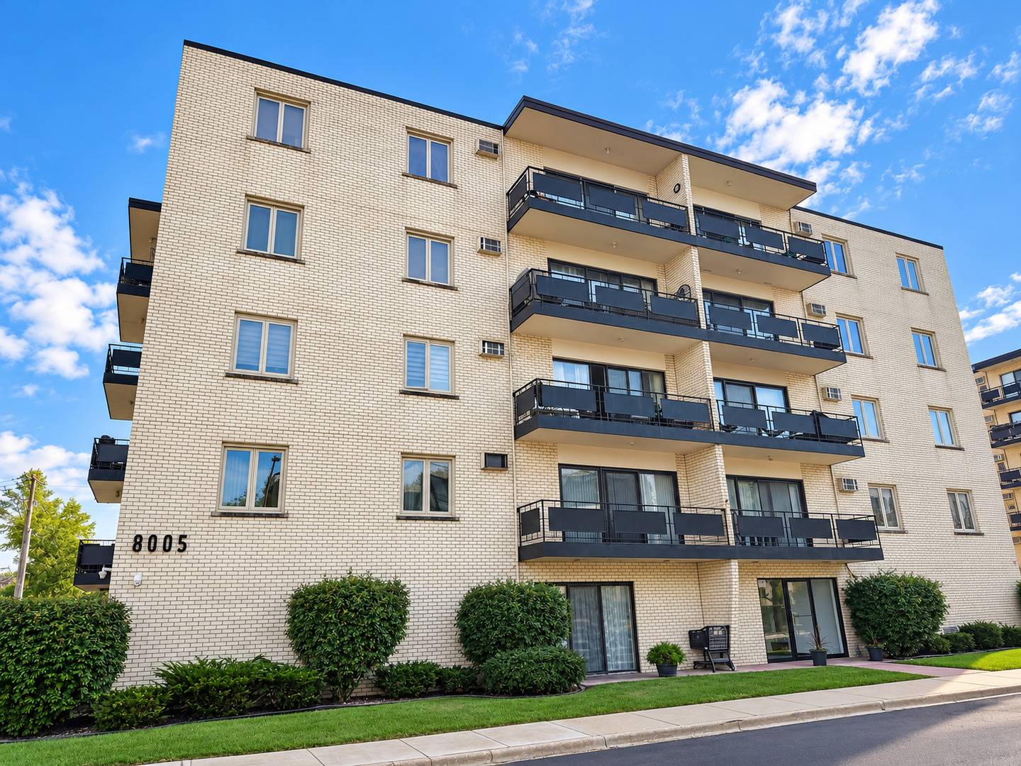 8005 Oconnor DR #2A, River Grove, IL 60171