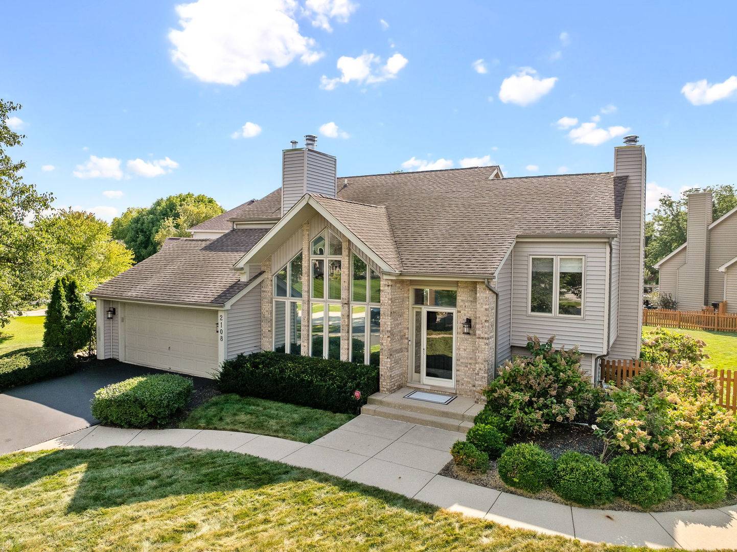 2108 Yellowstar LN, Naperville, IL 60564
