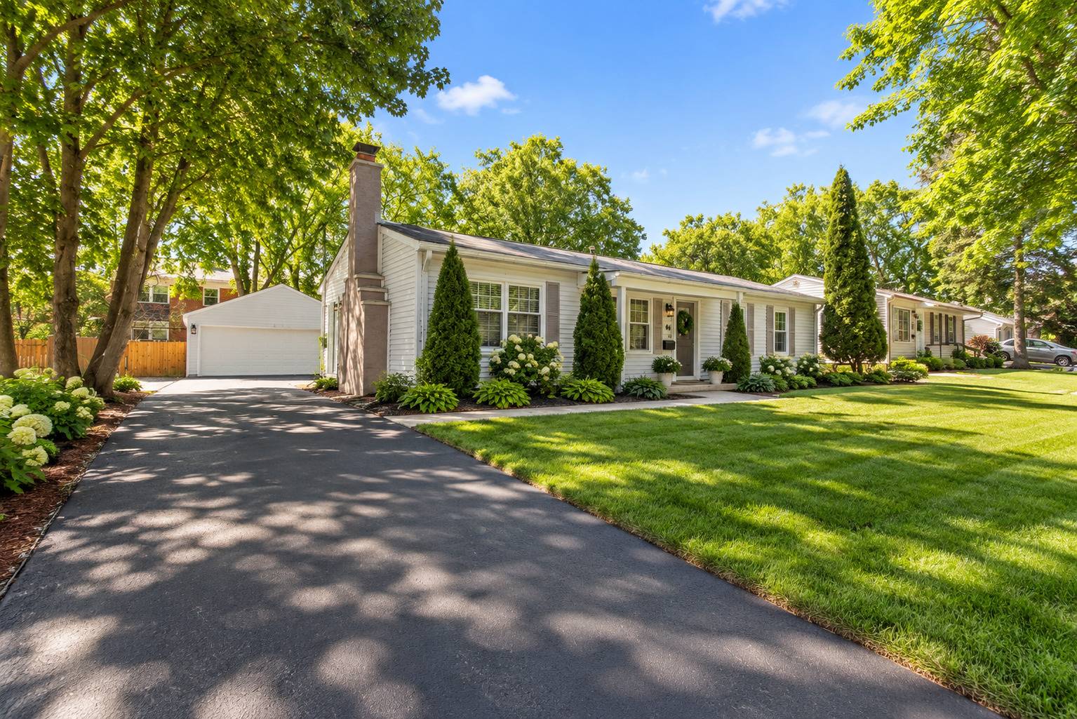 44 Briar LN, Geneva, IL 60134