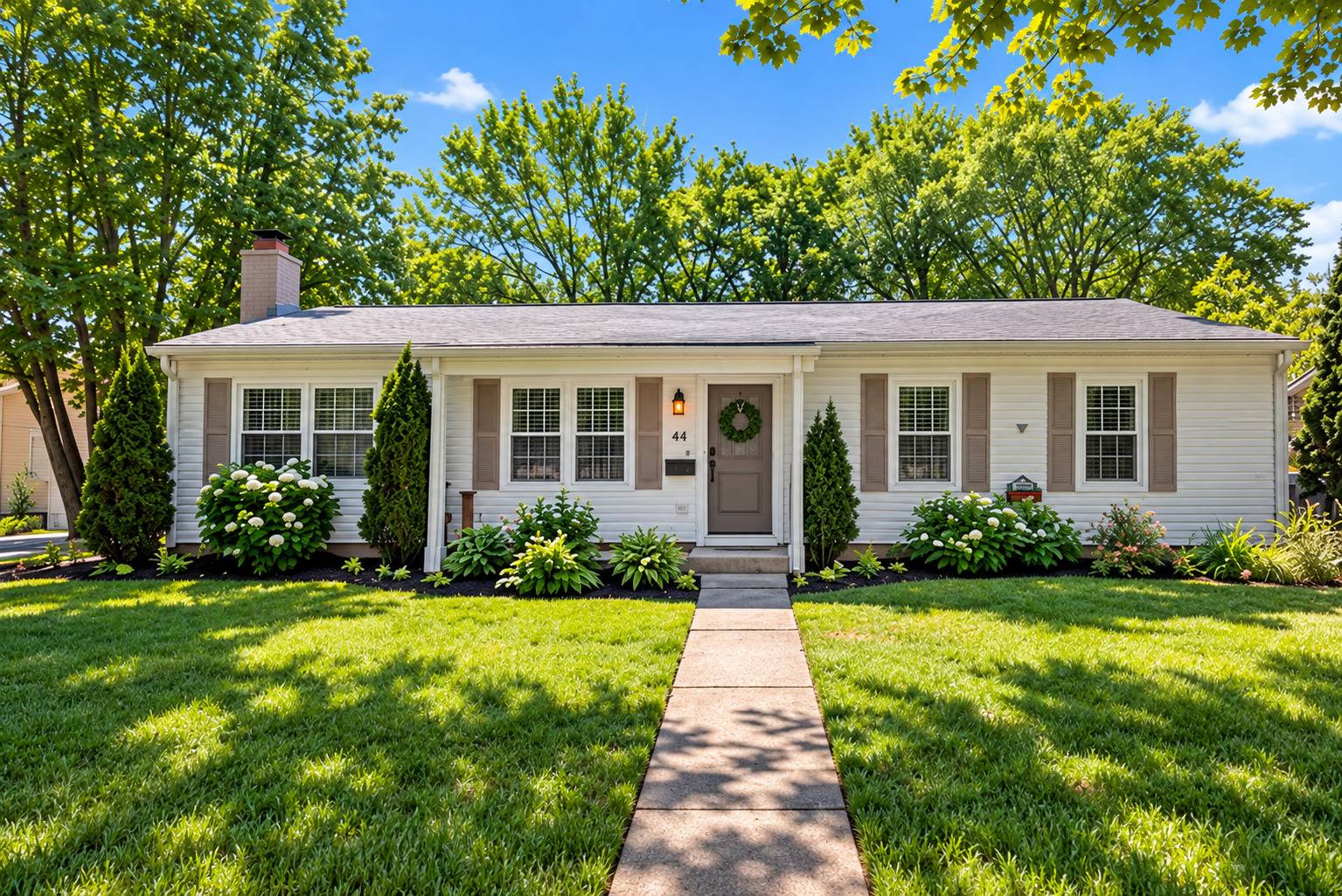 44 Briar LN, Geneva, IL 60134