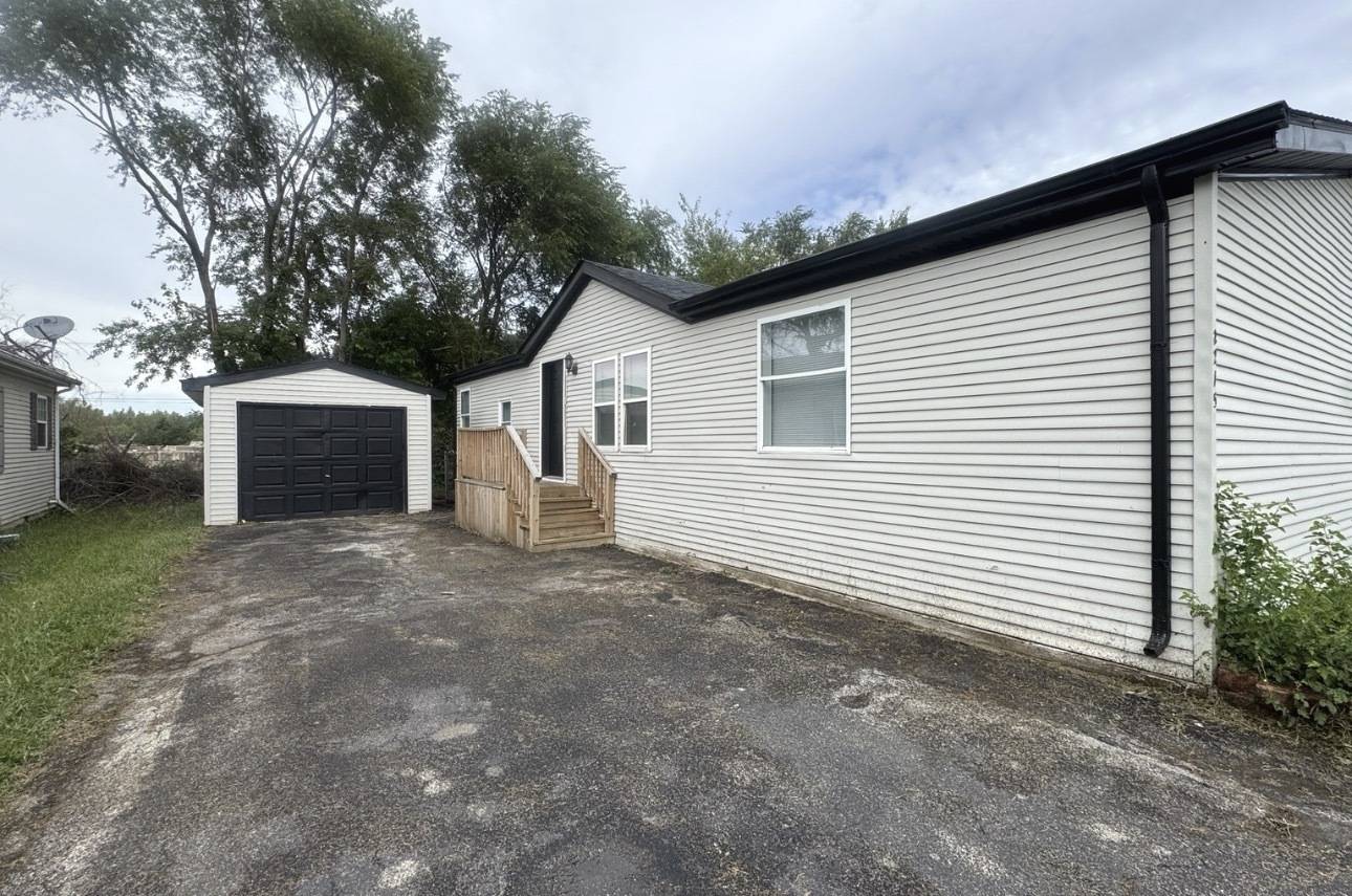 2215 Rush ST, Sauk Village, IL 60411