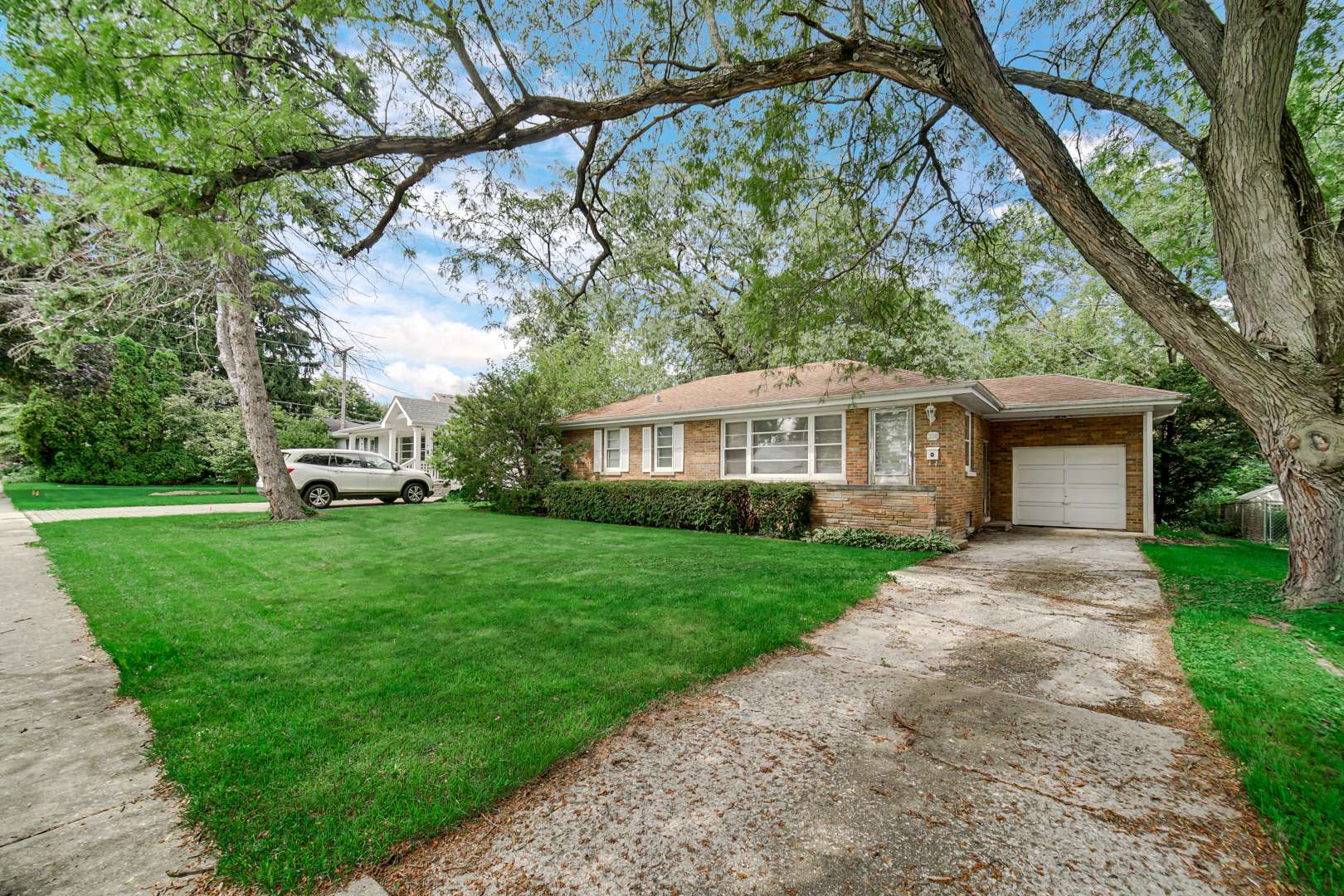 308 Maple ST, Glen Ellyn, IL 60137