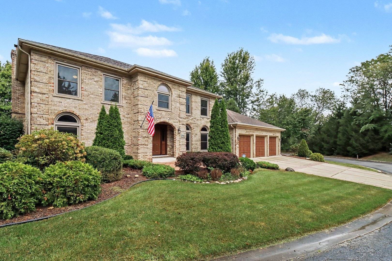1 Golf View LN, Frankfort, IL 60423