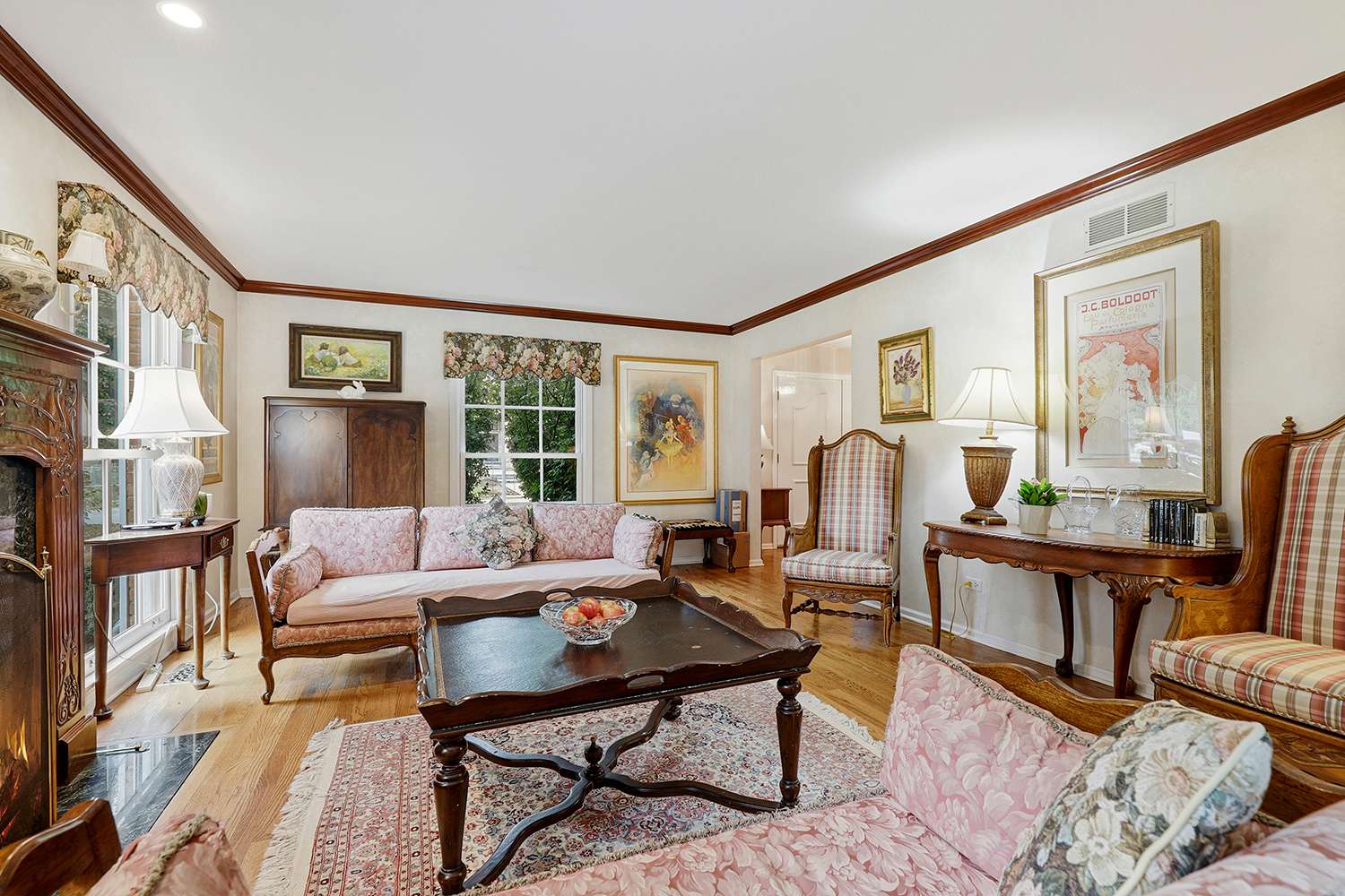 59 Sheffield LN, Oak Brook, IL 60523