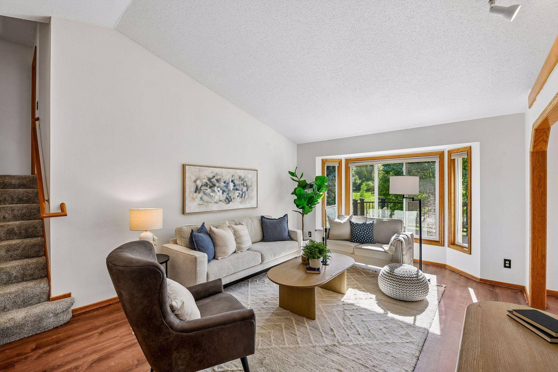 8585 Chanhassen Hills DR S, Chanhassen, MN 55317