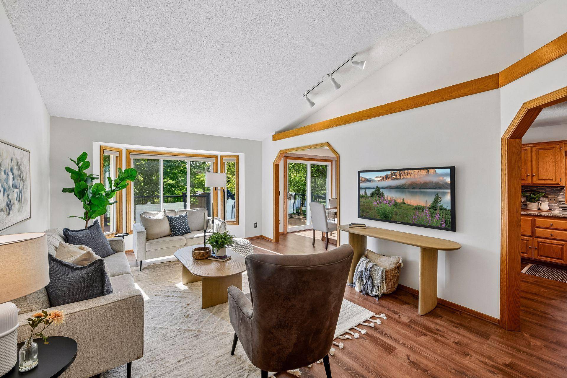 8585 Chanhassen Hills DR S, Chanhassen, MN 55317