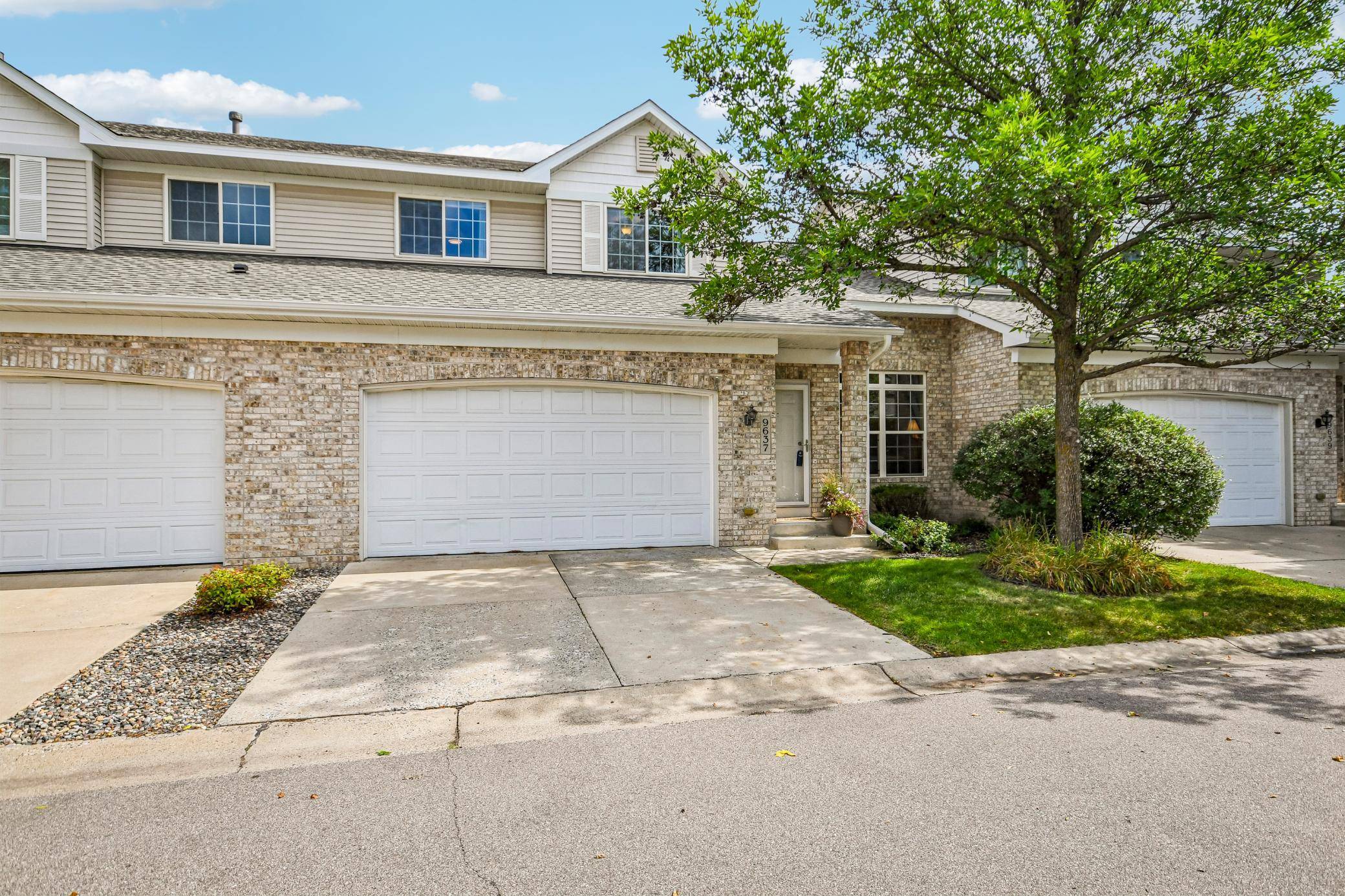 9637 Belmont LN, Eden Prairie, MN 55347