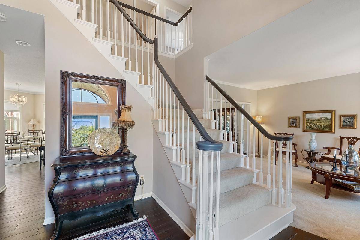 4086 Deerwood TRL, Eagan, MN 55122