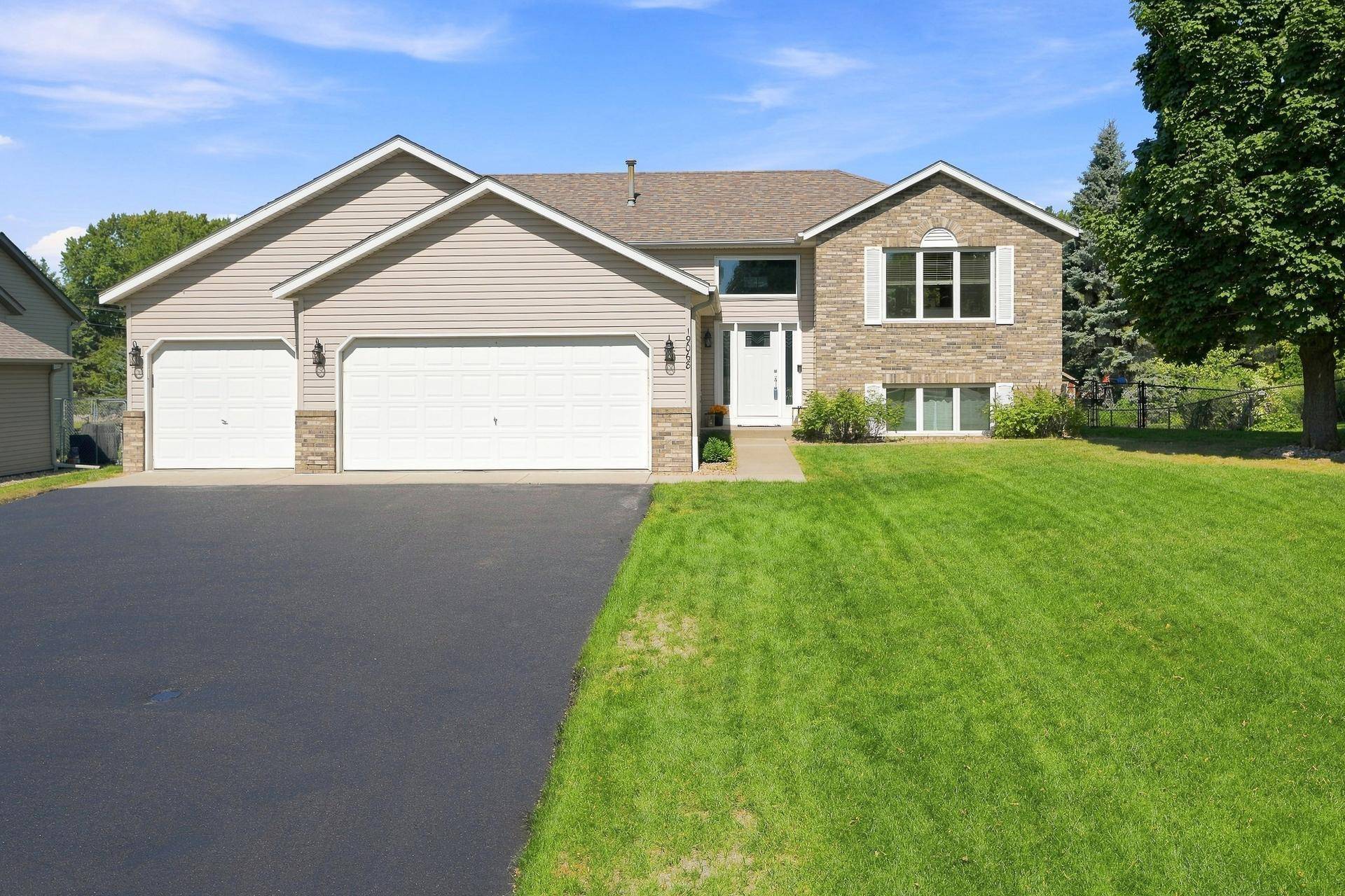 19068 Enchanted WAY, Farmington, MN 55024