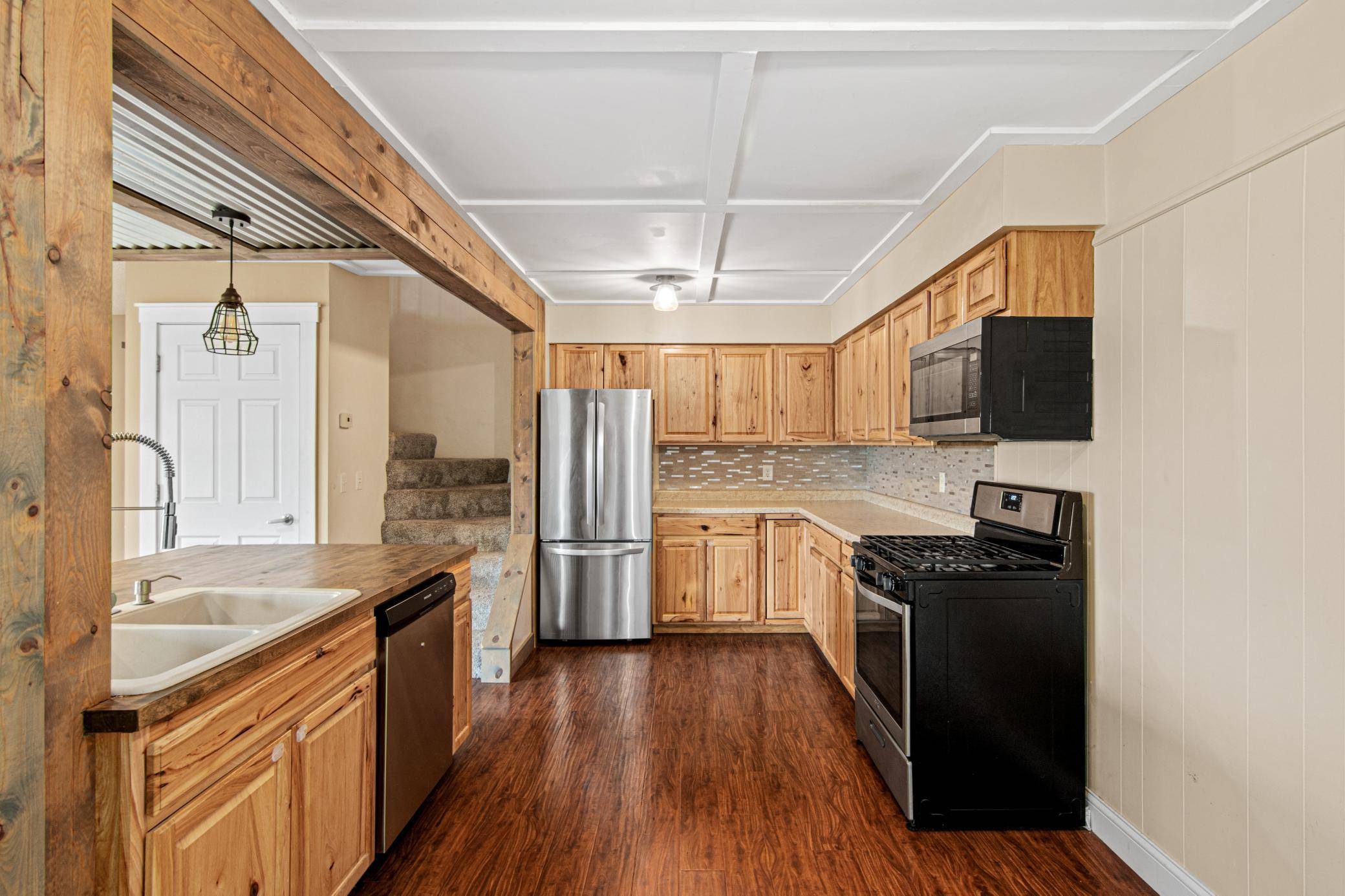 112704 Hundertmark RD, Chaska, MN 55318