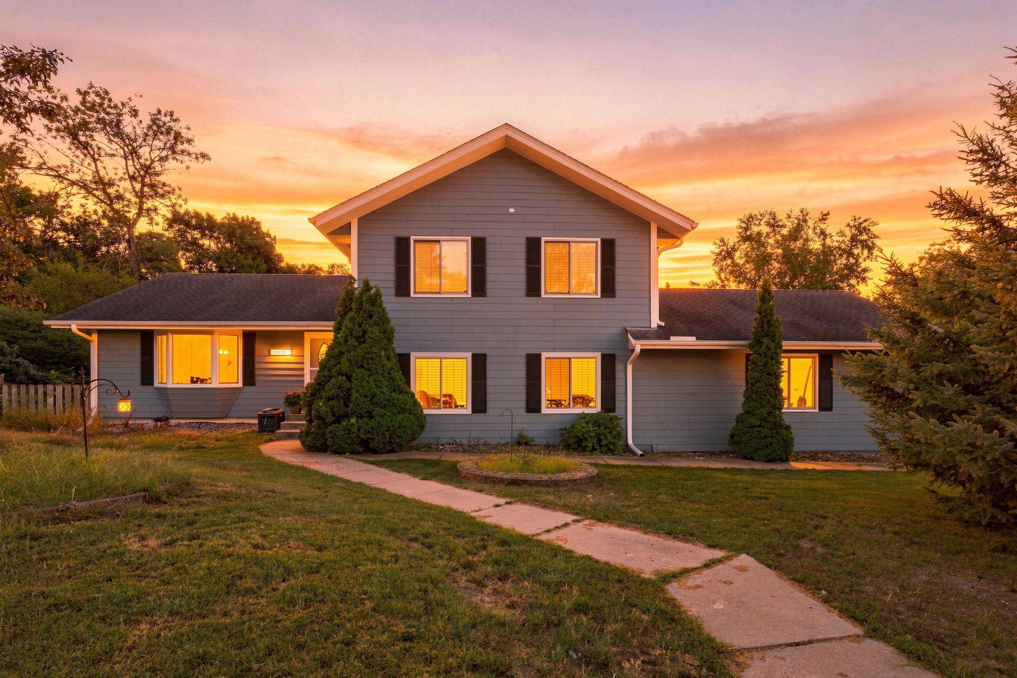 17161 S Shore LN, Eden Prairie, MN 55346