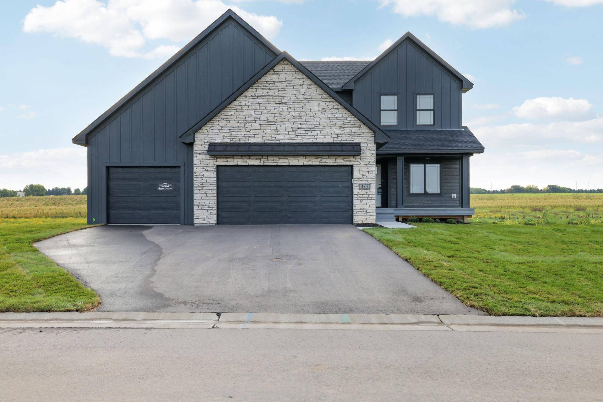 470 Sea Wing BLVD, Prescott, WI 54021