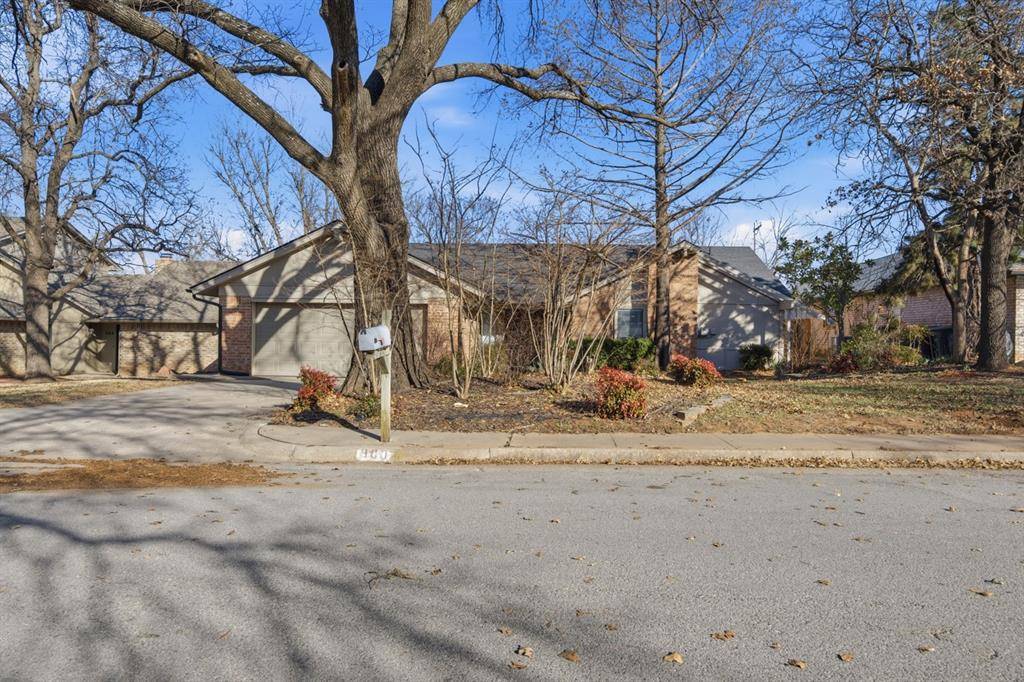 900 Woodbury DR, Edmond, OK 73034