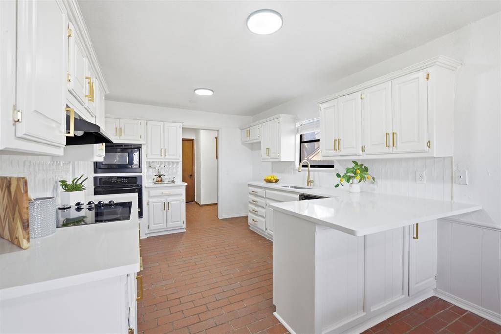900 Woodbury DR, Edmond, OK 73034