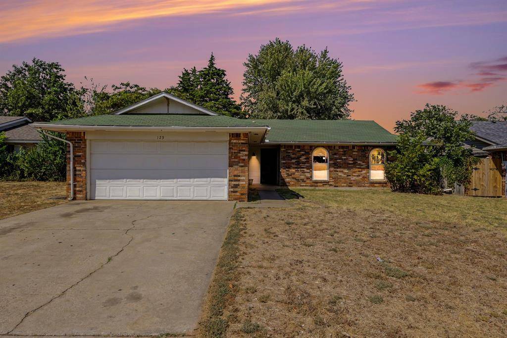 123 Chickasaw LN, Yukon, OK 73099