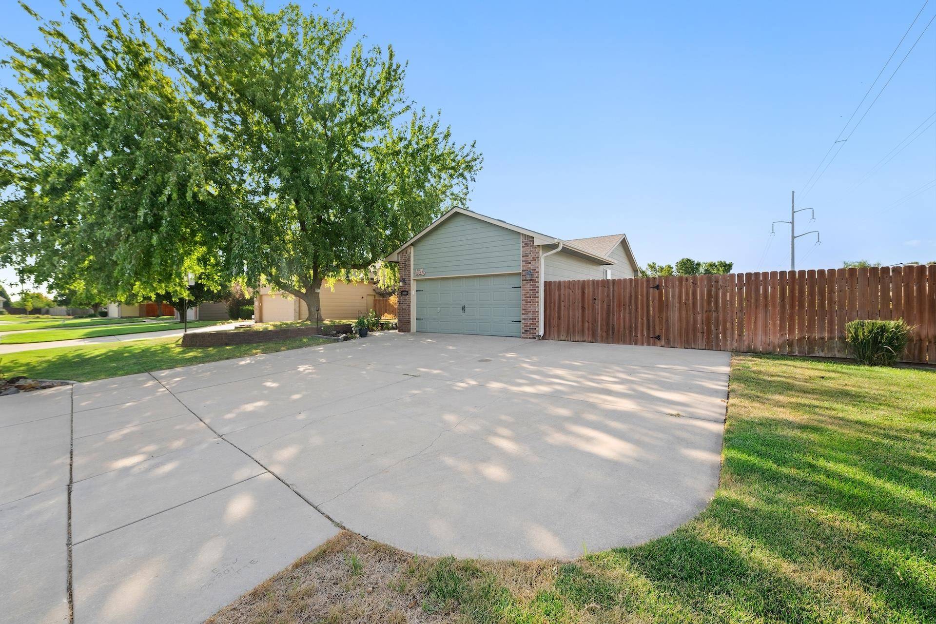 13715 W Autumn Ridge St, Wichita, KS 67235-9768