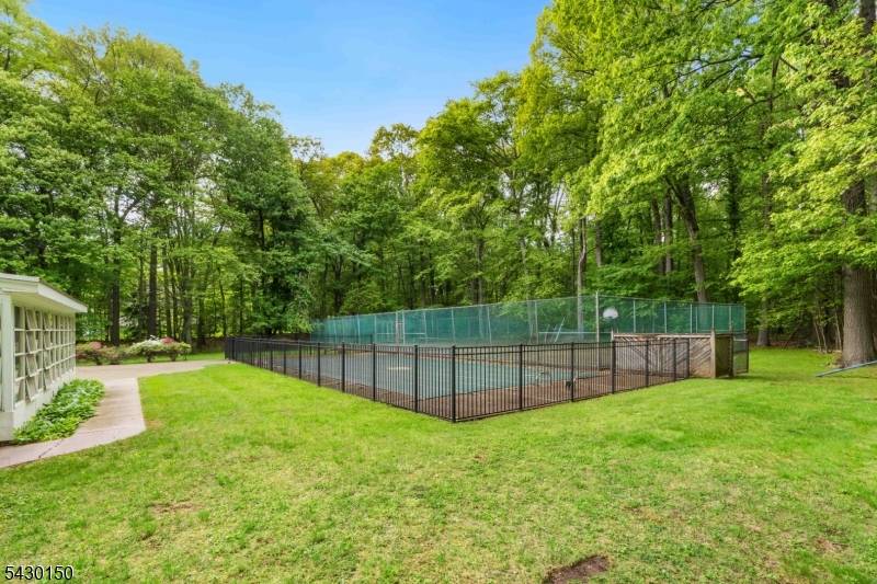 75 Woodcliff Lake Rd, Saddle River Boro, NJ 07458