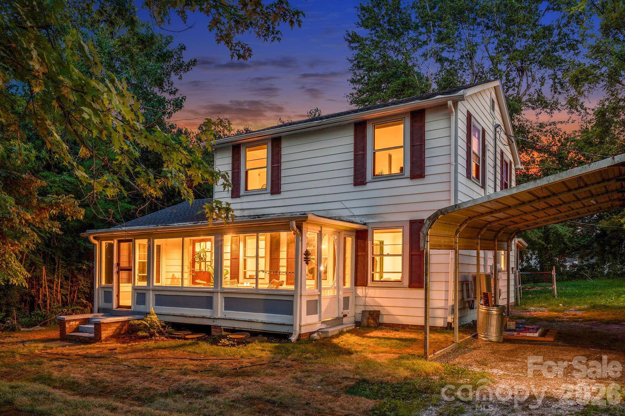 35 Blade RD, Hendersonville, NC 28791