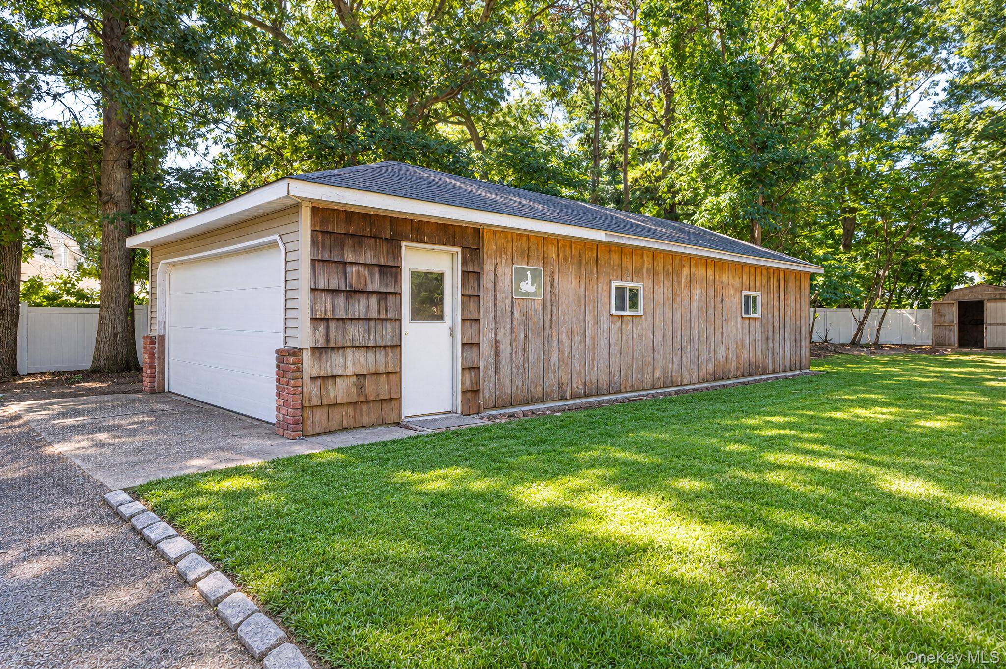 4 Sunny RD, Saint James, NY 11780