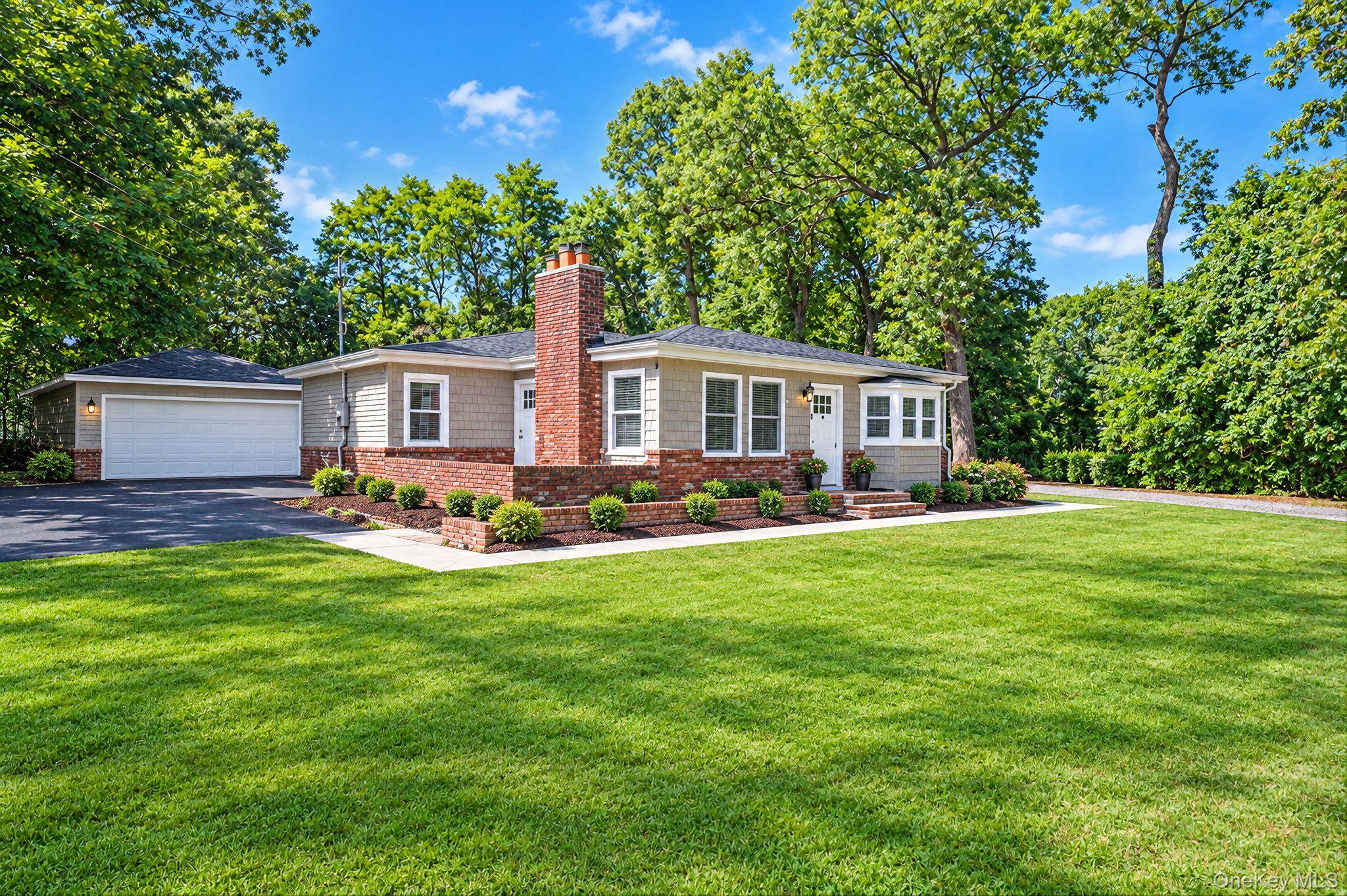4 Sunny RD, Saint James, NY 11780