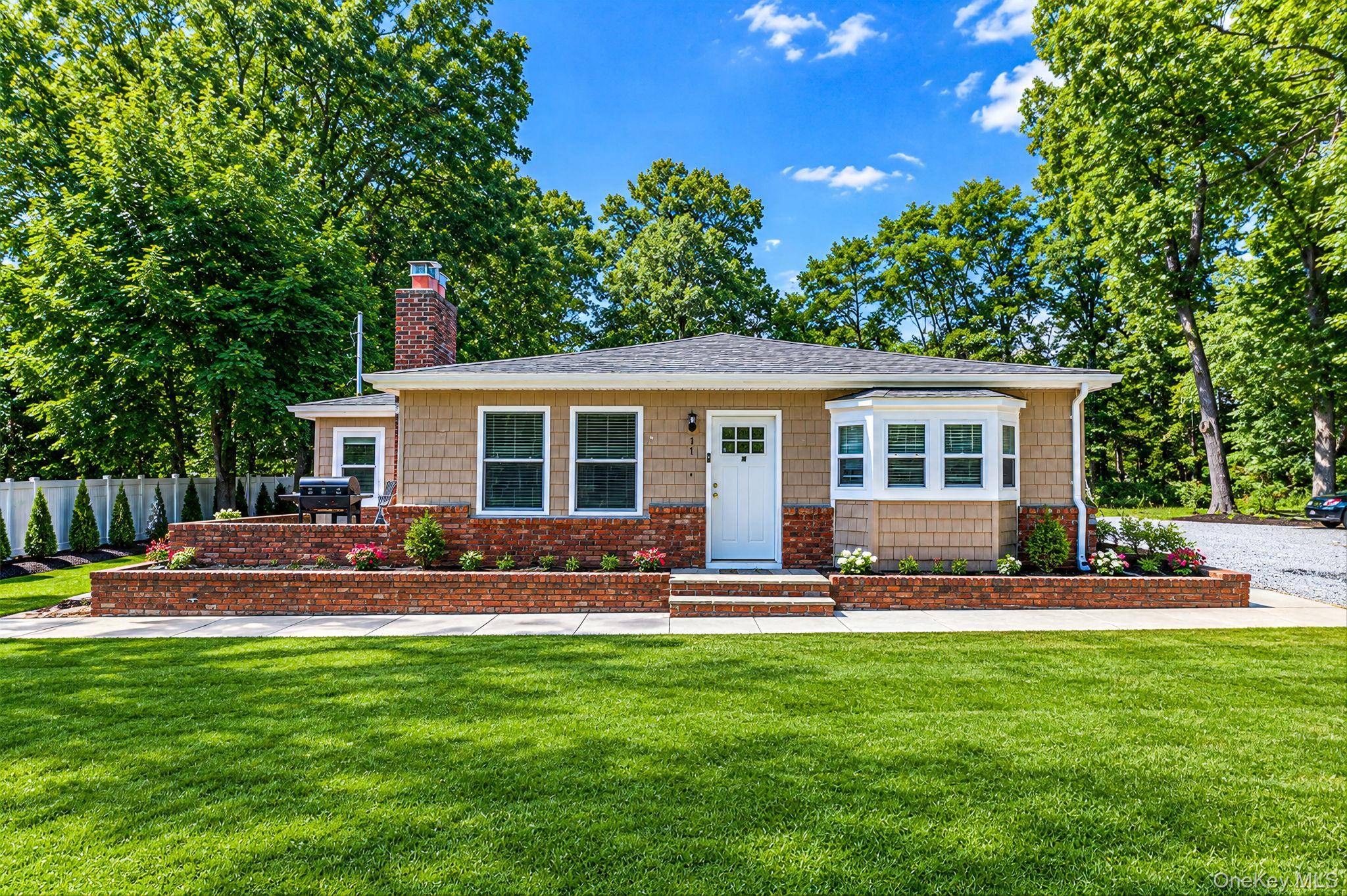 4 Sunny RD, Saint James, NY 11780