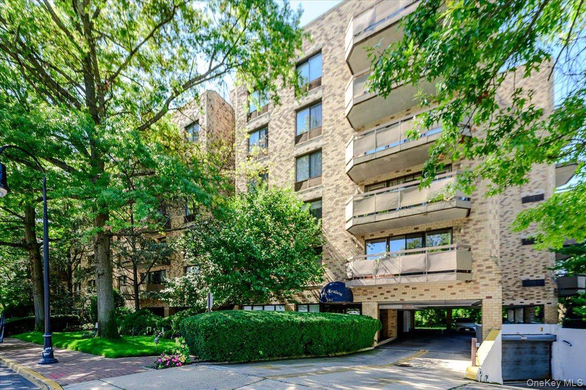 141 Great Neck Road #3F, Great Neck, NY 11021