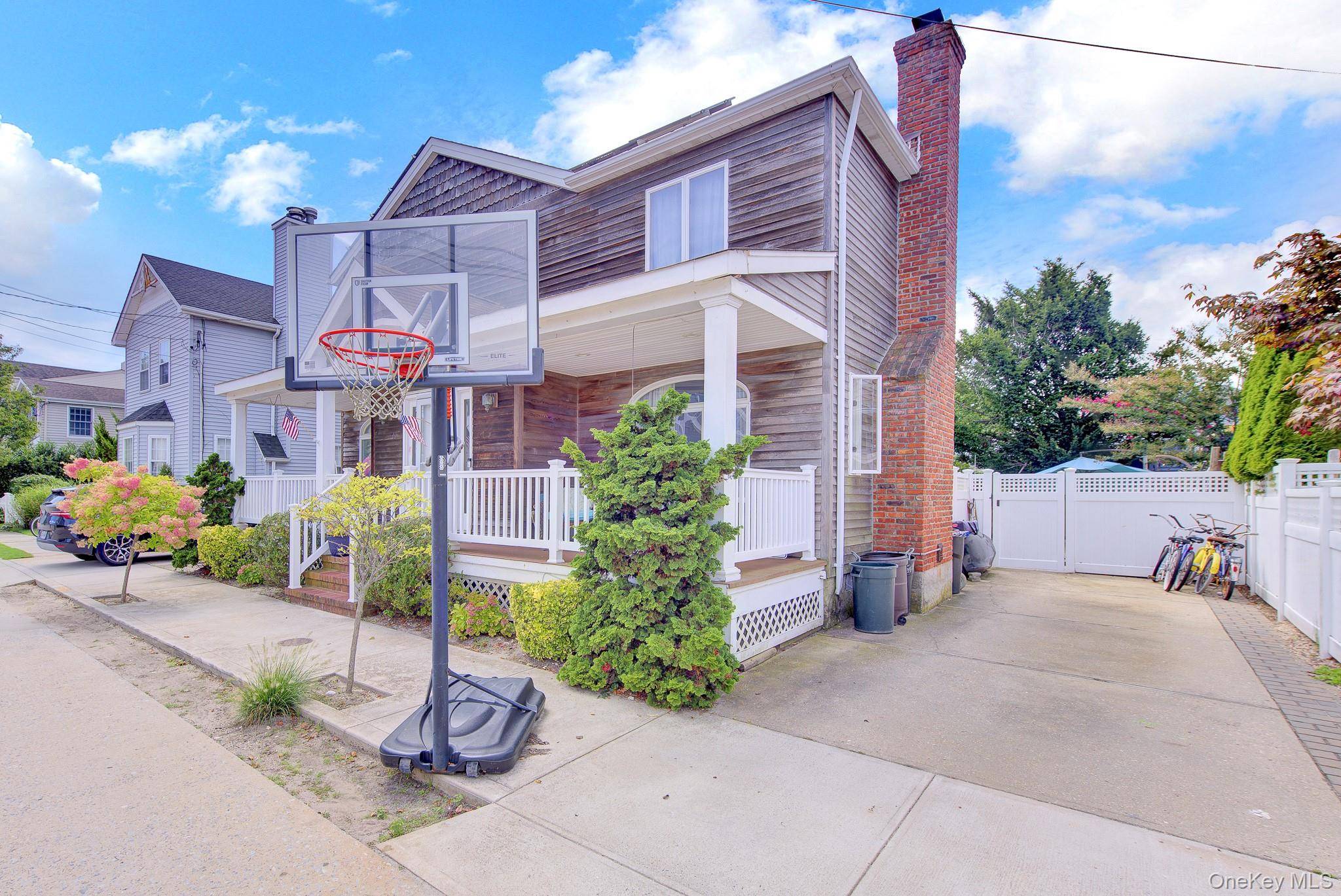 63 Cedarhurst AVE, Point Lookout, NY 11569