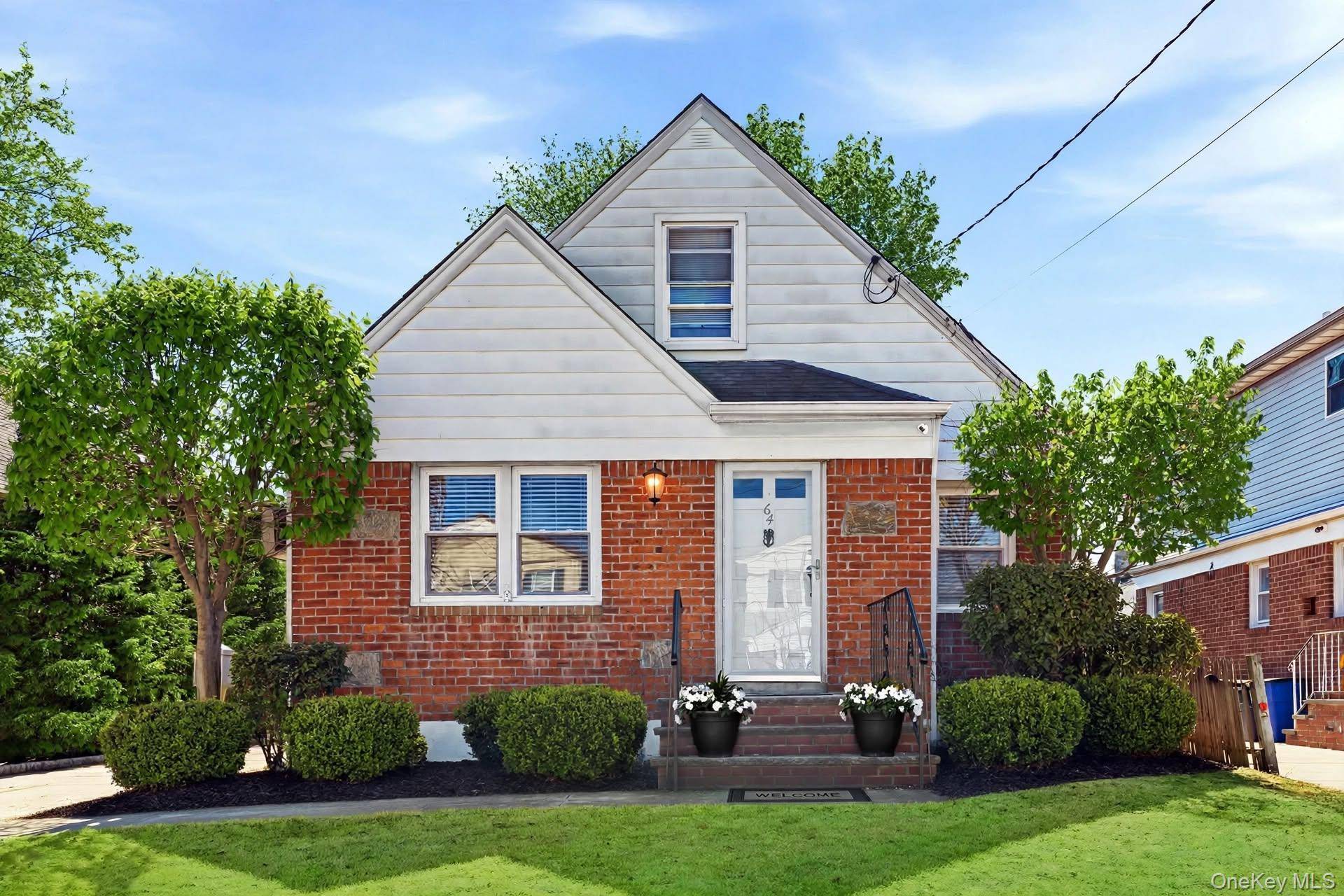 64 W Fenimore ST, Valley Stream, NY 11580