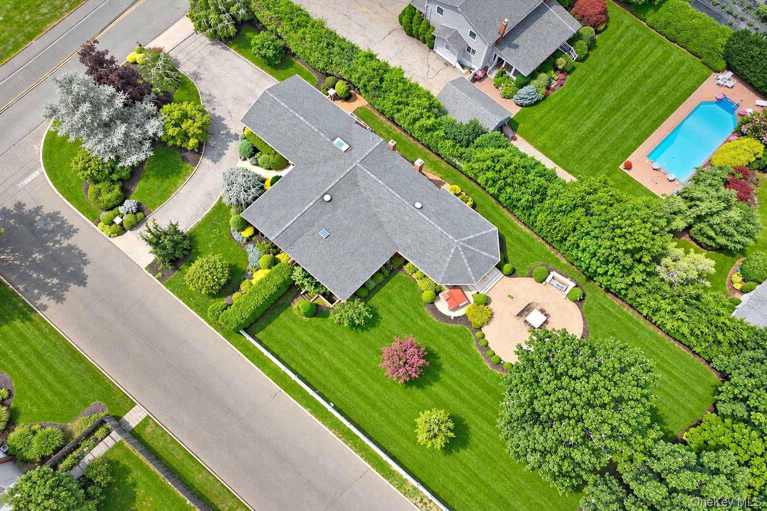 88 Dix HWY, Dix Hills, NY 11746