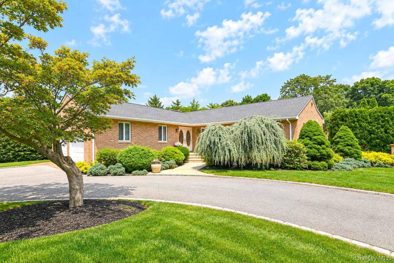 88 Dix HWY, Dix Hills, NY 11746