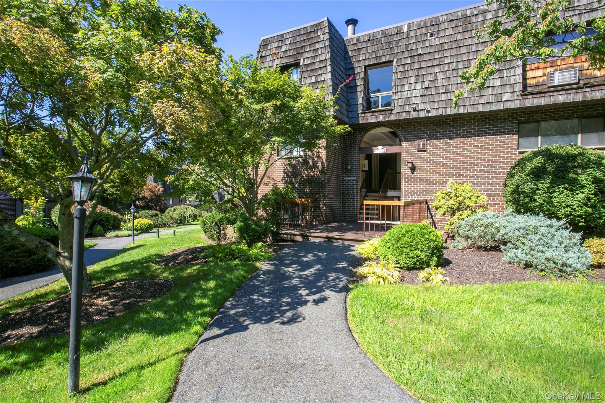 1 Briarcliff DR #4, Ossining, NY 10562