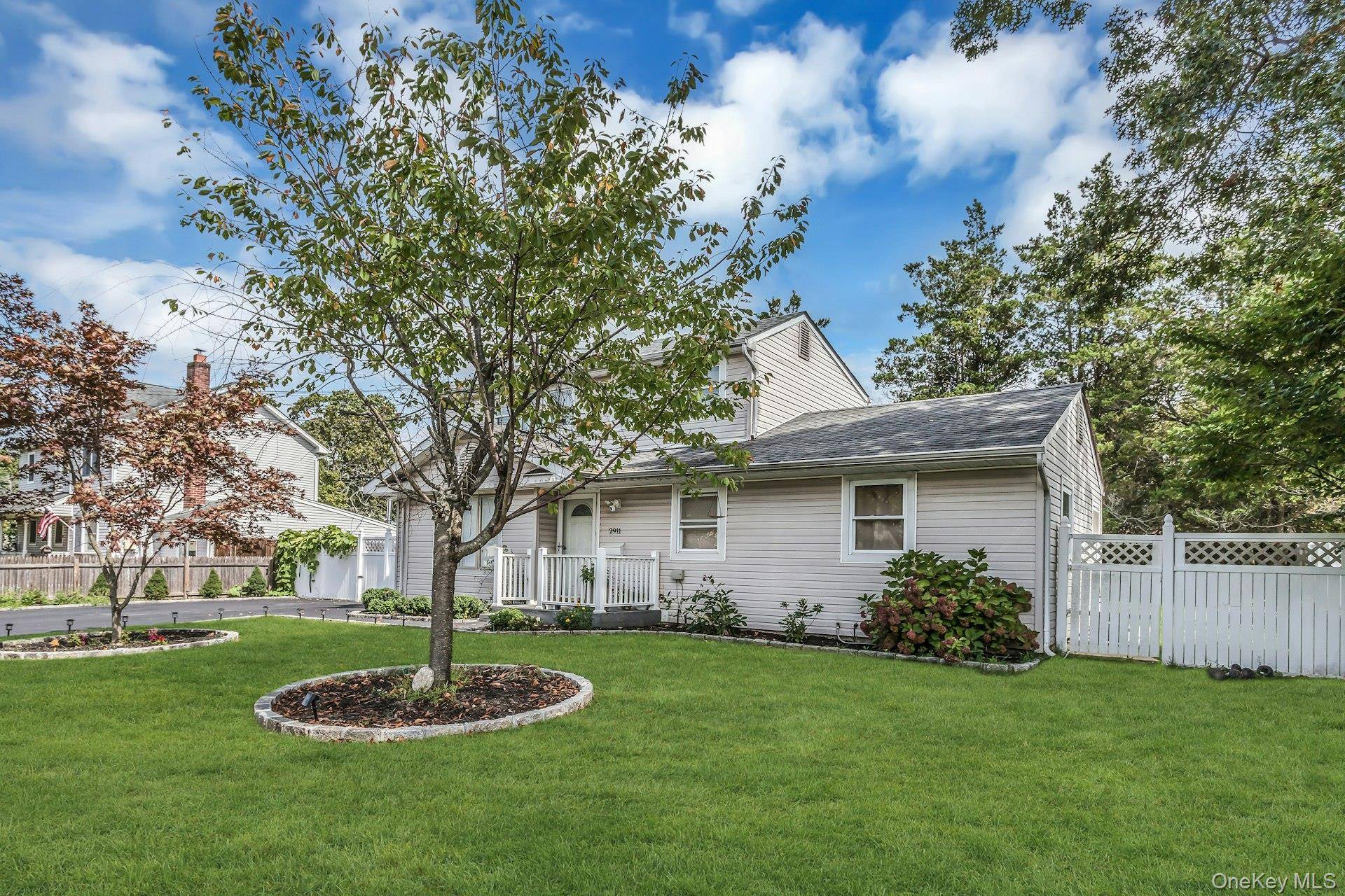 2911 Eagle AVE, Medford, NY 11763
