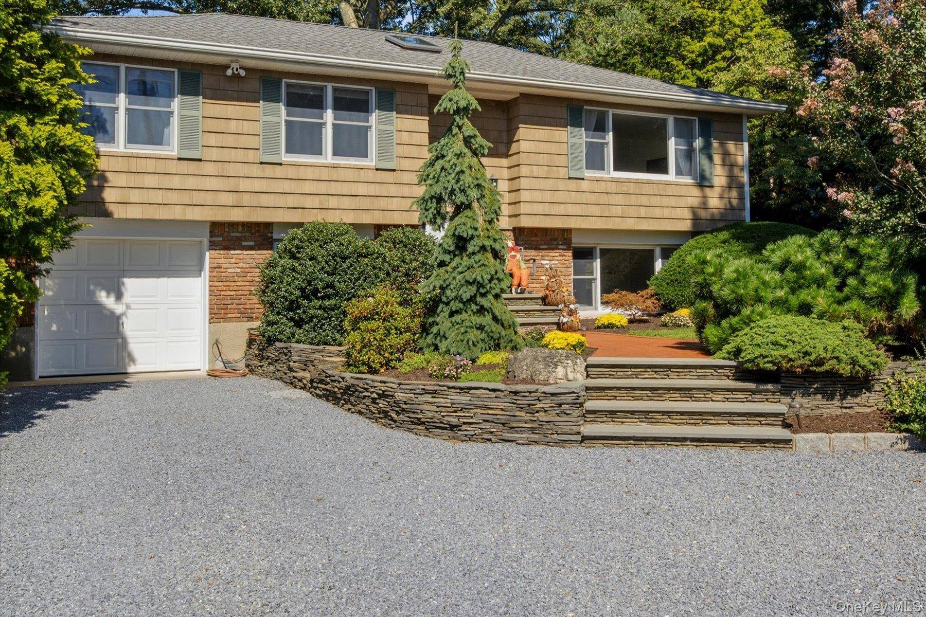 772 Pulaski RD, Greenlawn, NY 11740
